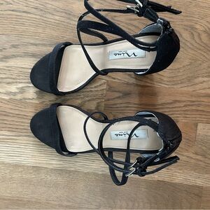 Nina Black Heeled Sandals with Strappy Design